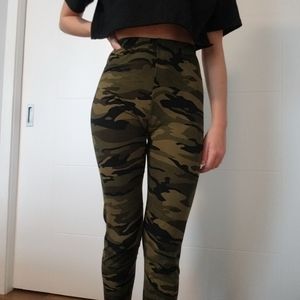 Camo leggings super soft